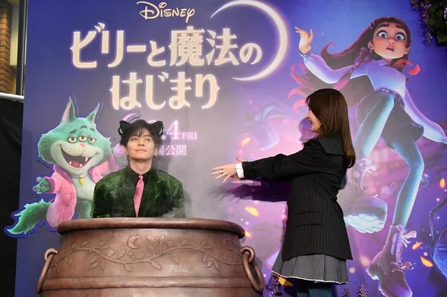 Toma Ikuta wearing cat ears on stage